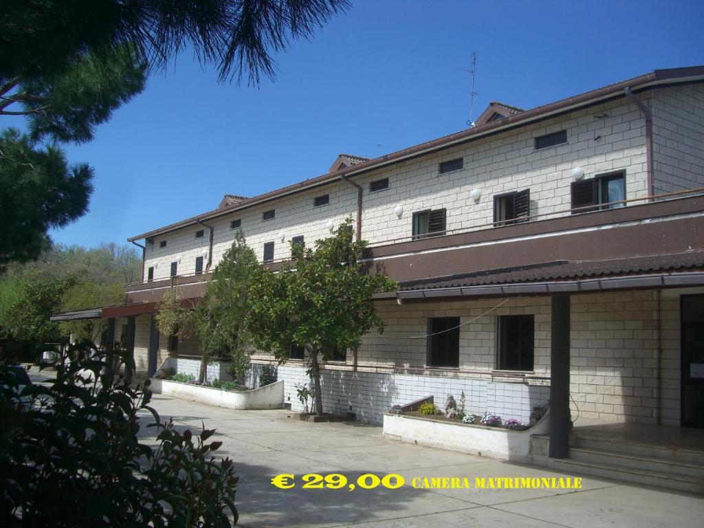 Monte SantʼAngelo Hotel Menta E Rosmarino מראה חיצוני תמונה