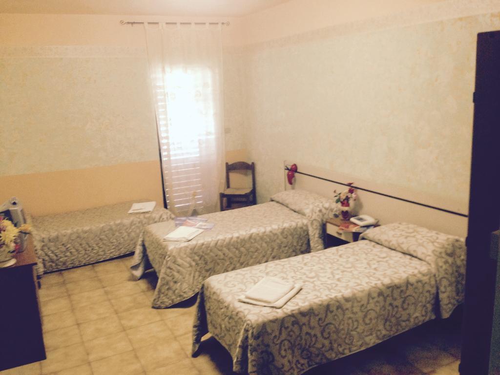 Monte SantʼAngelo Hotel Menta E Rosmarino מראה חיצוני תמונה