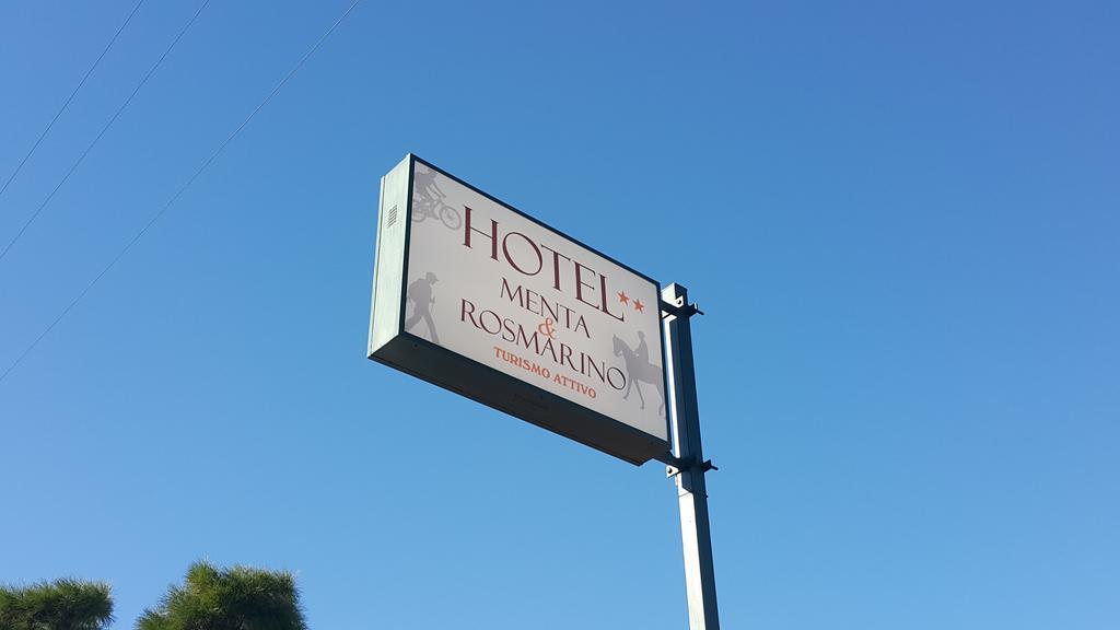 Monte SantʼAngelo Hotel Menta E Rosmarino מראה חיצוני תמונה