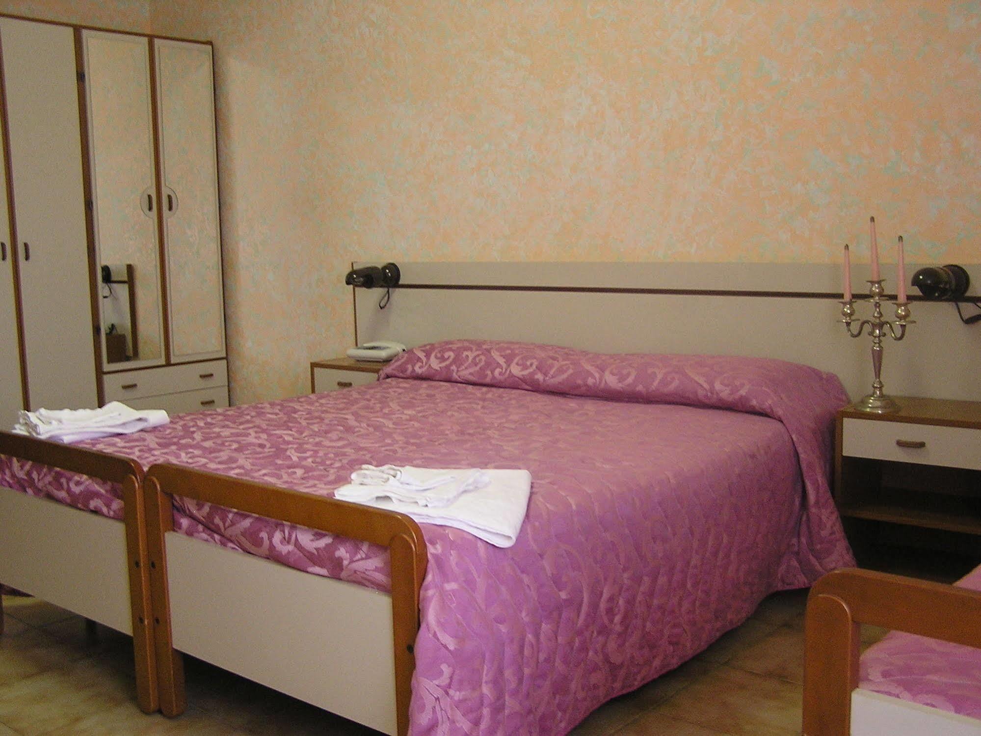 Monte SantʼAngelo Hotel Menta E Rosmarino מראה חיצוני תמונה